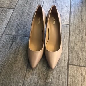 Never Worn Michael Kors size 9 Nude Pumps